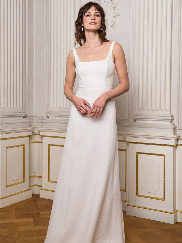 Schlichtes Brautkleid aus Seide mit feinen Trägern und geradem Ausschnitt