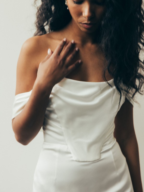 Schlichte, cleane & minimalistische Brautkleider
